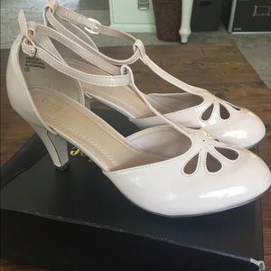 Nude patent leather T-strap  pump